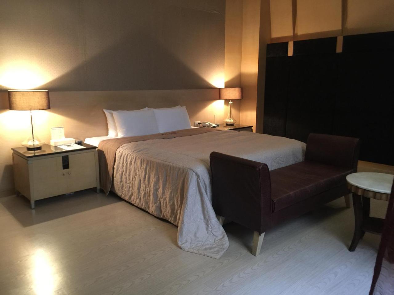 Li-Gin Motel Chiayi Exterior foto